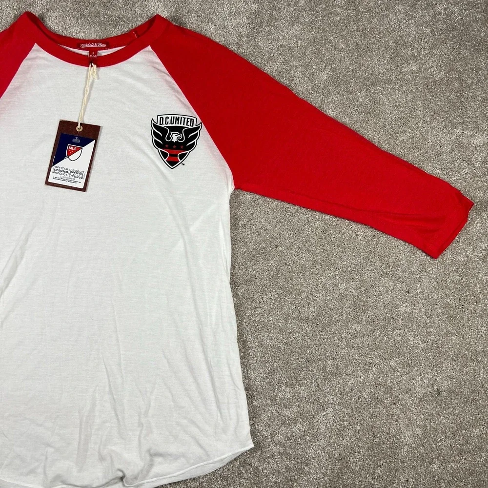 Mitchell & Ness Womens Size S White Red D.C.United MLS Soccer Raglan Shirt‎ NWT